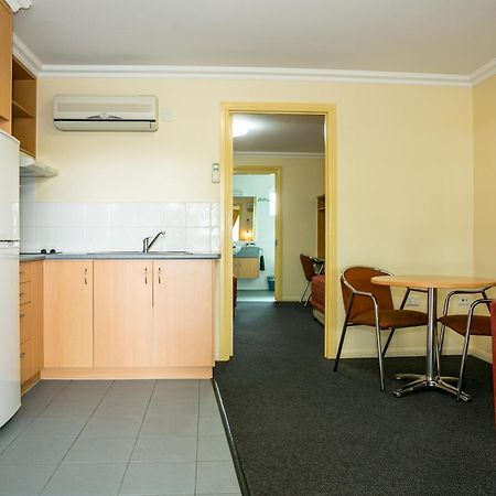 Motel Carnarvon โรมา ภายนอก รูปภาพ