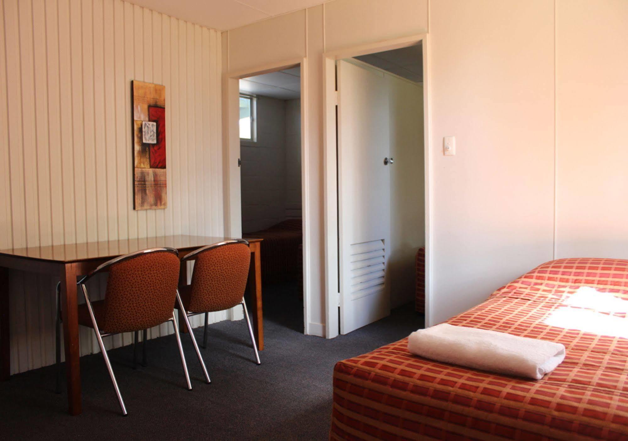 Motel Carnarvon โรมา ภายนอก รูปภาพ