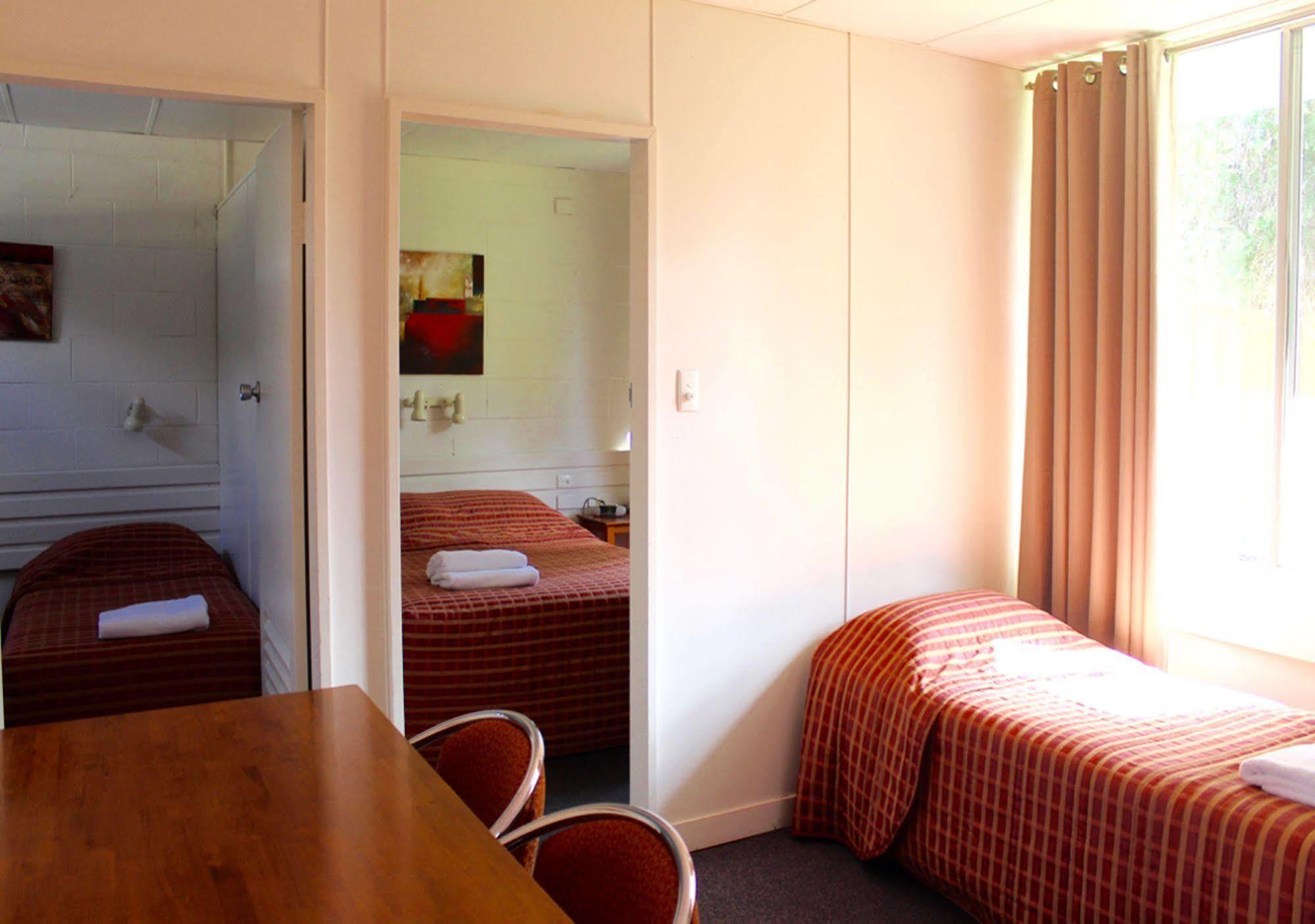 Motel Carnarvon โรมา ภายนอก รูปภาพ