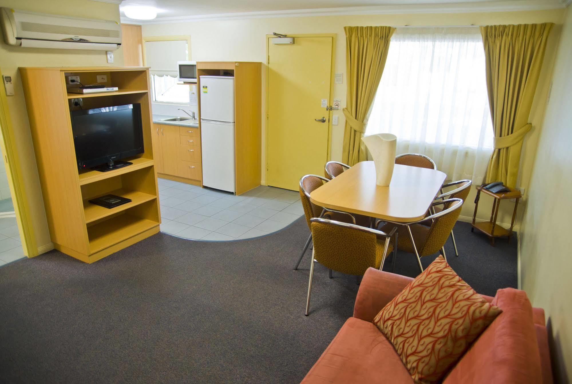 Motel Carnarvon โรมา ภายนอก รูปภาพ